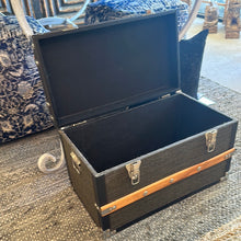 Load image into Gallery viewer, Schultz Trunk
